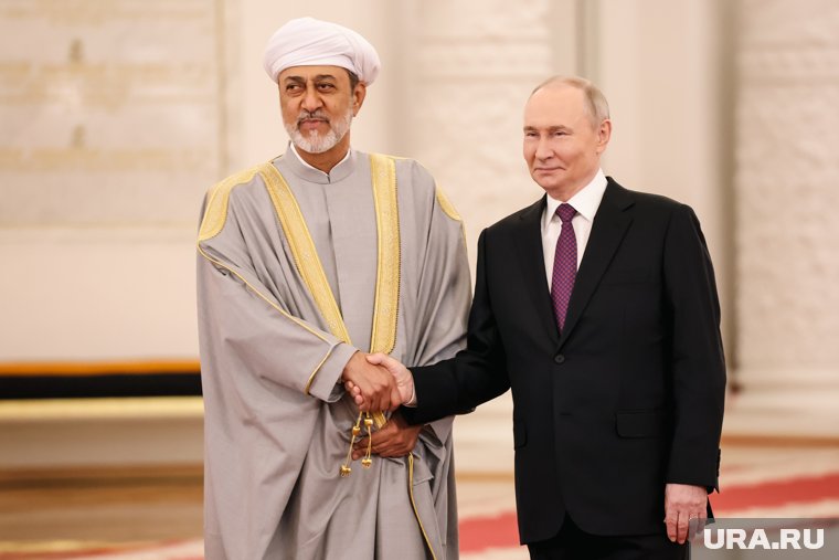 Президент РФ Владимир Путин провел в Кремле переговоры с султаном Омана Хейсамом Бен Тареком Аль Саидом