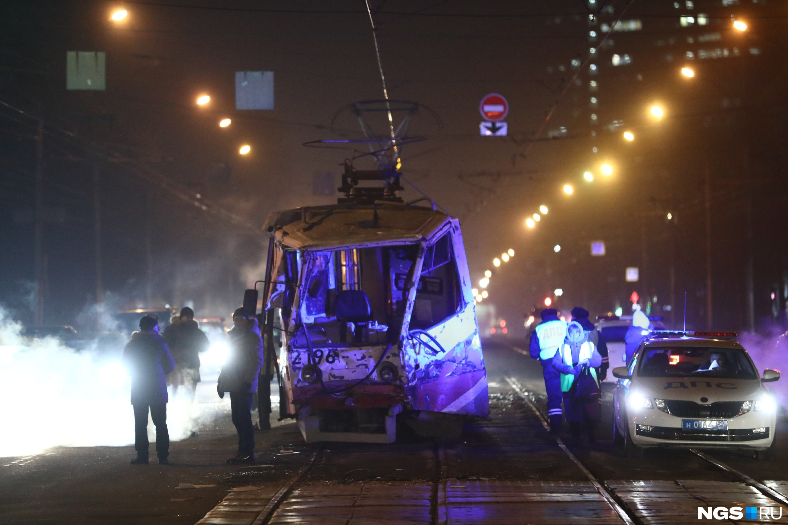 Новости сегодняшнего вечера. Трамваи Новосибирск авария 2022. Авария с трамваем в Новосибирске.