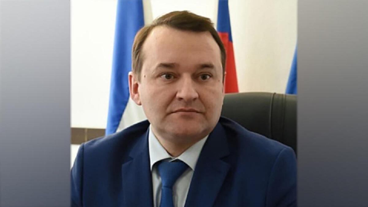 «Гладили асфальт лопатами»: мэр российского города дал интервью на фоне несуществующих дорожных работ