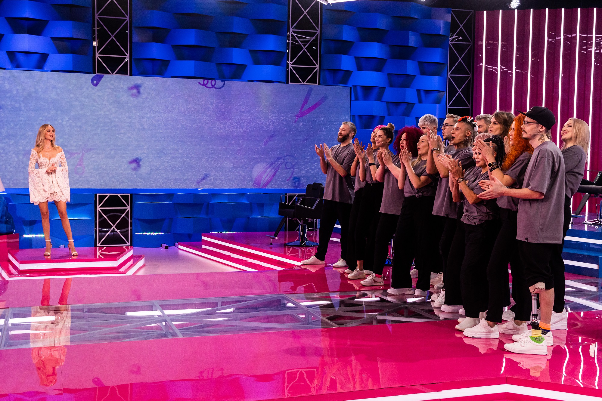 ведущий игра на тнт. танцы тнт 2019. тнт новое шоу.