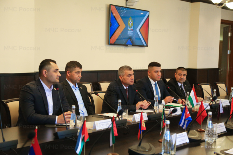 В МЧС России обсудили вопросы создания водолазного комплекса для обучения таджикских спасателей