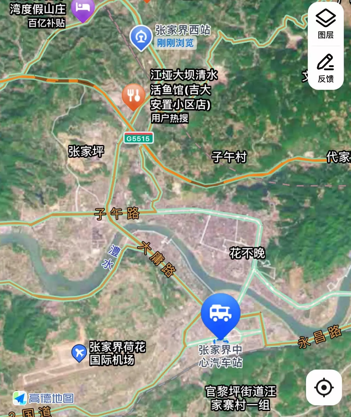Карта Чжанцзяцзе. Синим отмечены аэропорт, железнодорожный вокзал и автовокзал