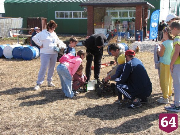 Лучший пилот столетия показала высший пилотаж в саратовском небе