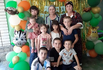 Рашид Темрезов рассказал в своем ТГ канале о многодетной и дружной семье Борлаковых из Усть-Джегутинского района