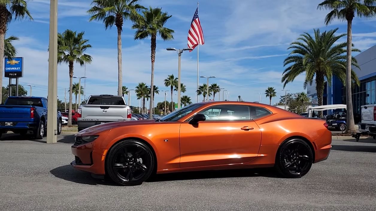 Orange edition. Шевроле Камаро оранжевая. Chevrolet Camaro оранжевый. Япония шевро.