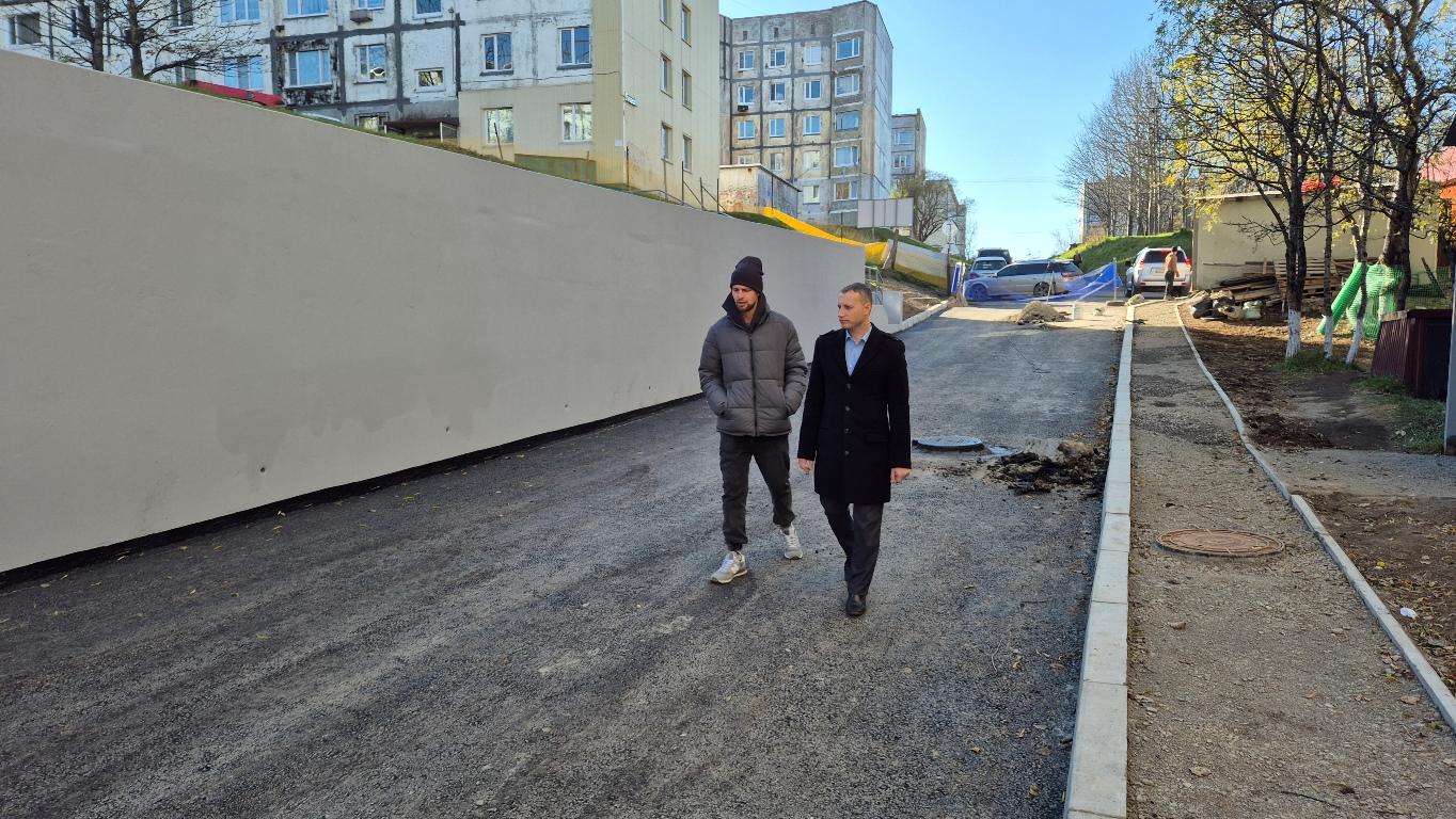 Глава города Евгений Беляев: В рамках программы развития «Город 20/30» выполнен ремонт подпорной стены