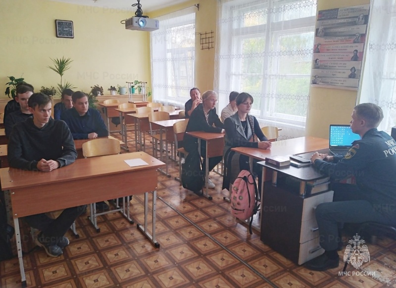 Куда пойти учиться? Конечно в ВУЗ МЧС России!