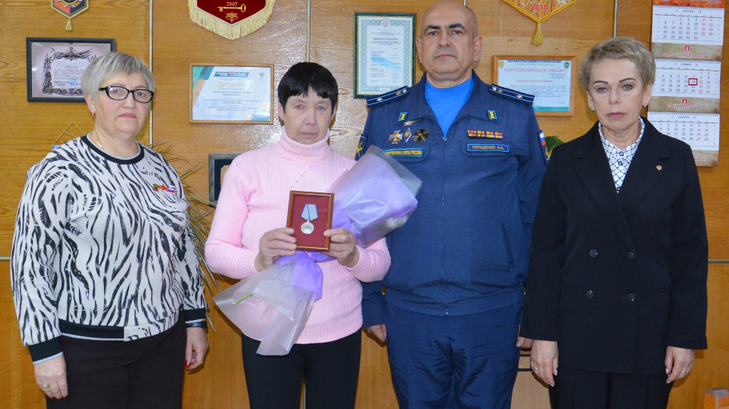 В Гордеевском районе передали награды матерям погибших бойцов СВО