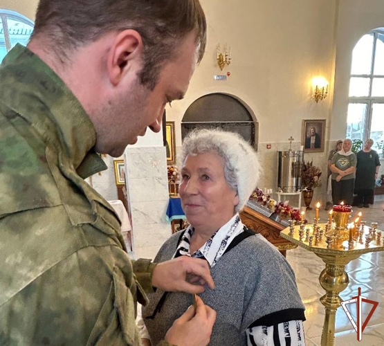 В Югре Росгвардия вручила медали и благодарственные письма настоятелю Храма и волонтерам-прихожанам за гуманитарные грузы на территорию СВО