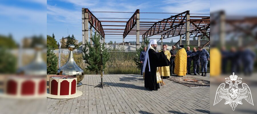 В Смоленске на строящуюся часовню Росгвардии установлен купол