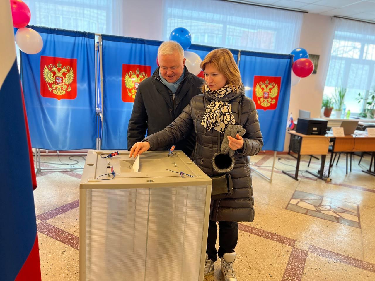 Фото Новосибирские депутаты Госдумы от «Единой России» проголосовали на выборах президента 3