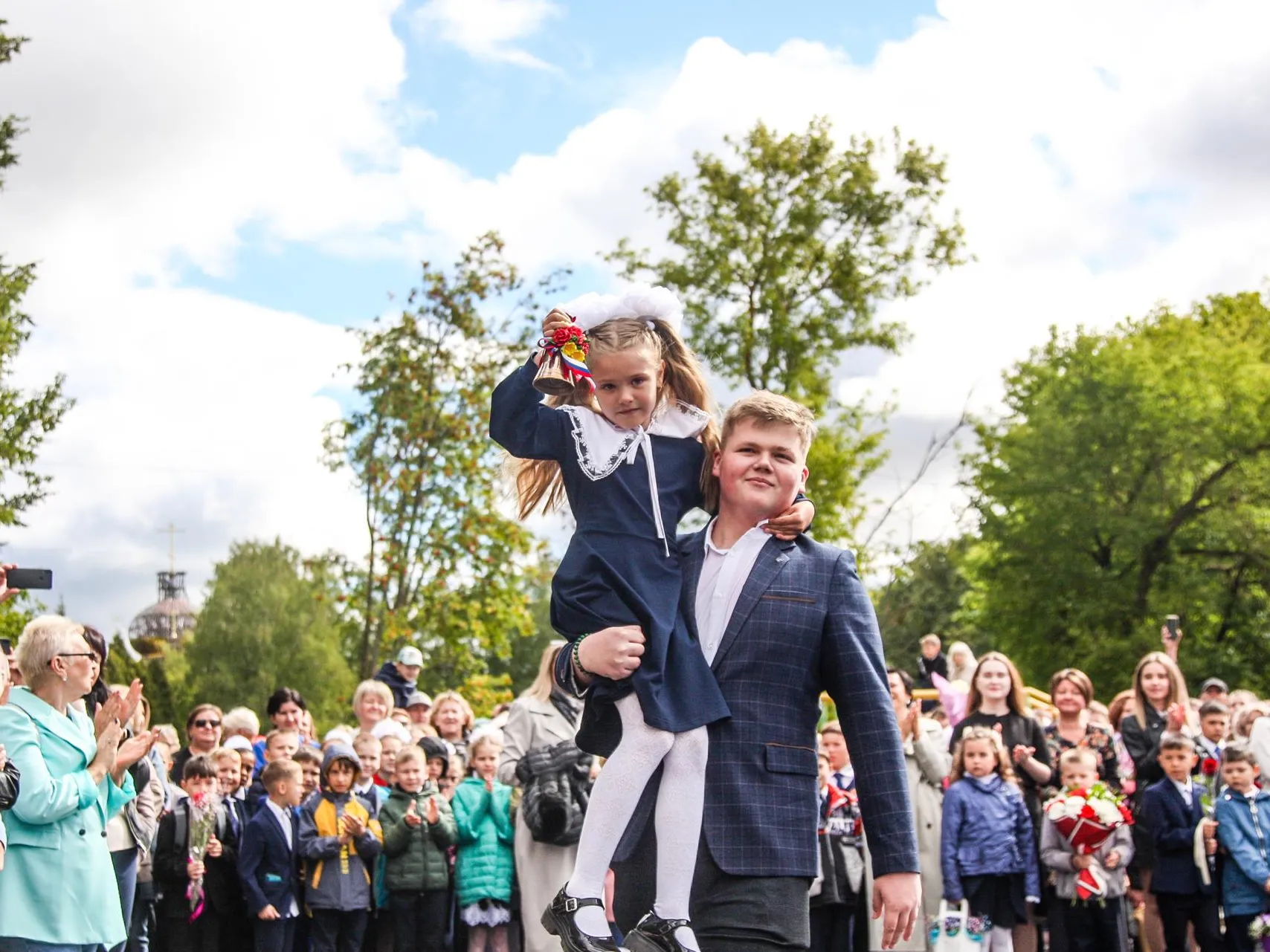 Школа 41 павлодар последний звонок. Школьные выпускницы. Последний звонок в 2023 в санкт-петербурге. Самара школа 58 последний звонок 2024. Какого числа последний день школы.