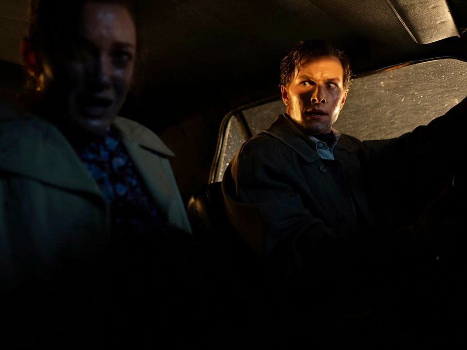 Кадр из фильма «Заклятие 4: Последний обряд». Режиссер Майкл Чавес. 2025 год