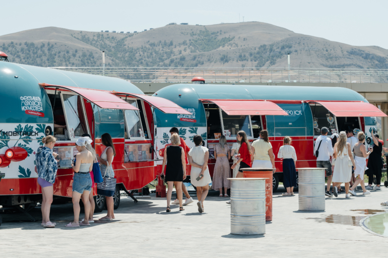 В Крыму завершился фестиваль «Таврида.АРТ» — томичи поделились эмоциями