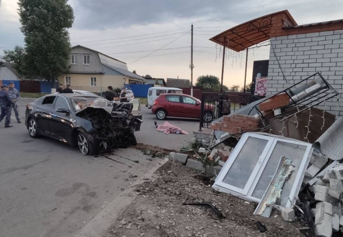 В Мглине в страшном ДТП погибли водитель и пассажирка Kia Optima