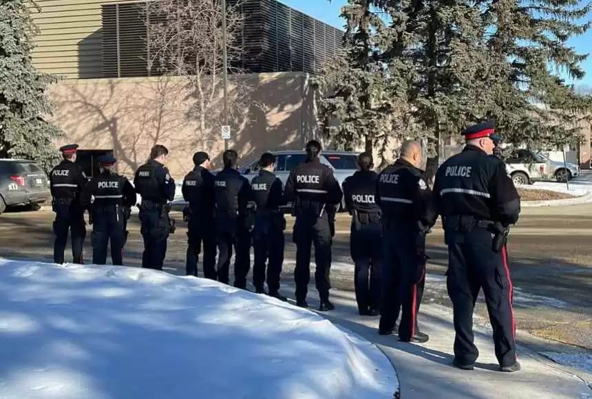 Подросток застрелил двух полицейских в Канаде