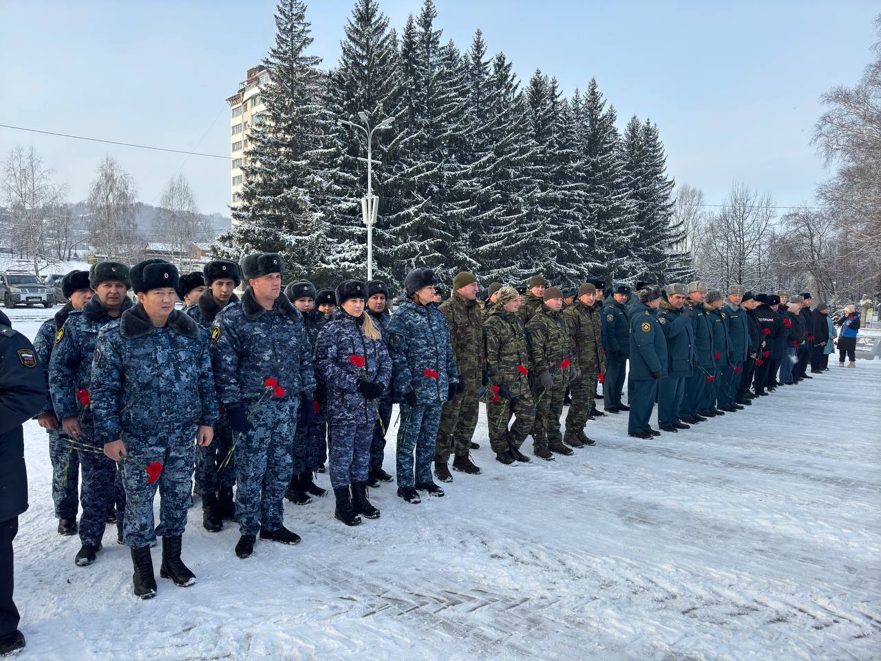 Сотрудники ОФСИН приняли участие в митинге ко Дню Неизвестного солдата