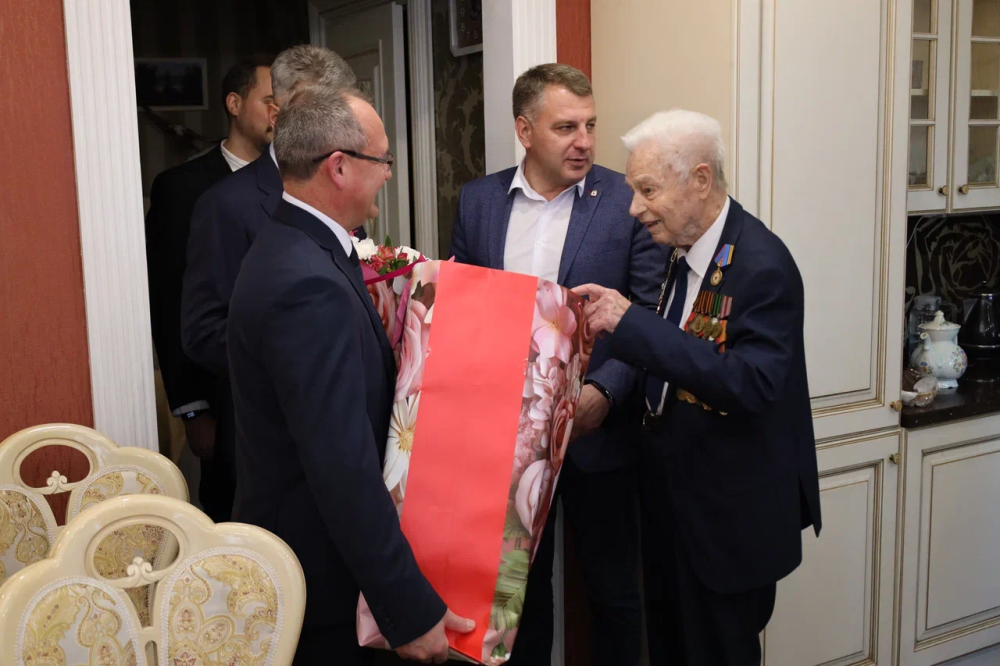 Участник Великой Отечественной войны Евгений Макаров отметил 100-летний юбилей