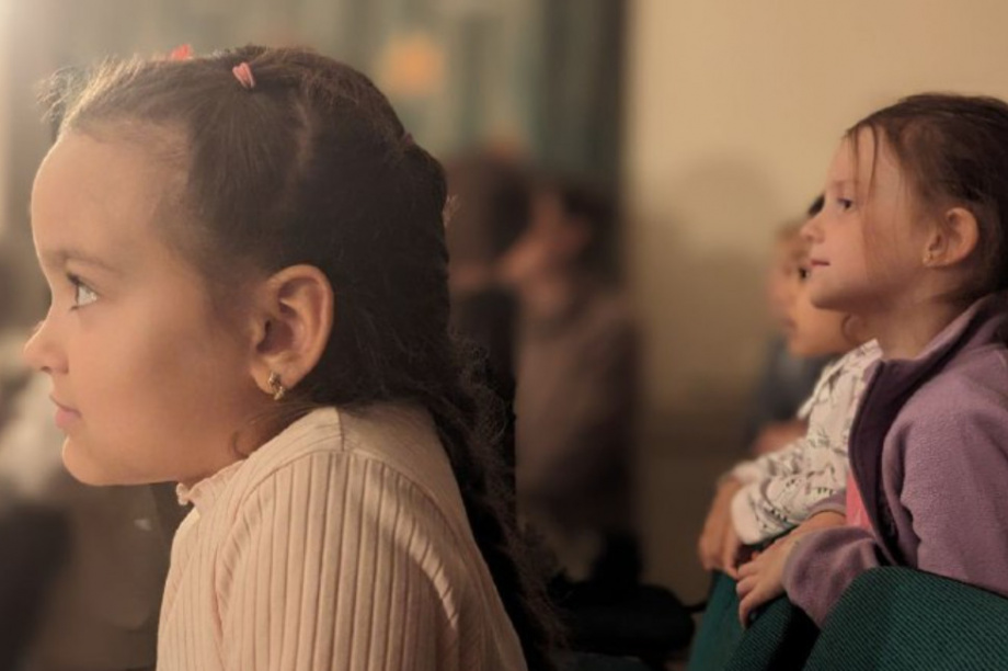 Актёры из Москвы привезли на Камчатку детский спектакль о книгах и библиотеке. Фото: kamgov.ru. Фотография 6