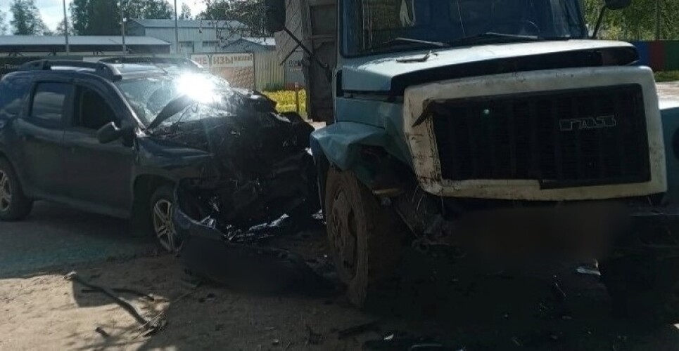 Пострадавший в ДТП водитель доставлен новгородскими медиками в больницу