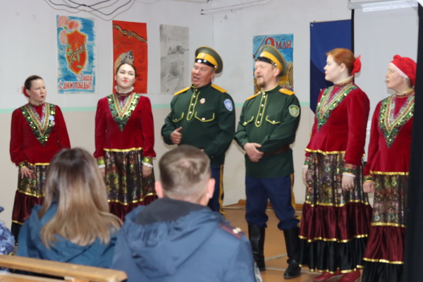 В исправительной колонии № 1 выступил фольклорный ансамбль казачьей песни
