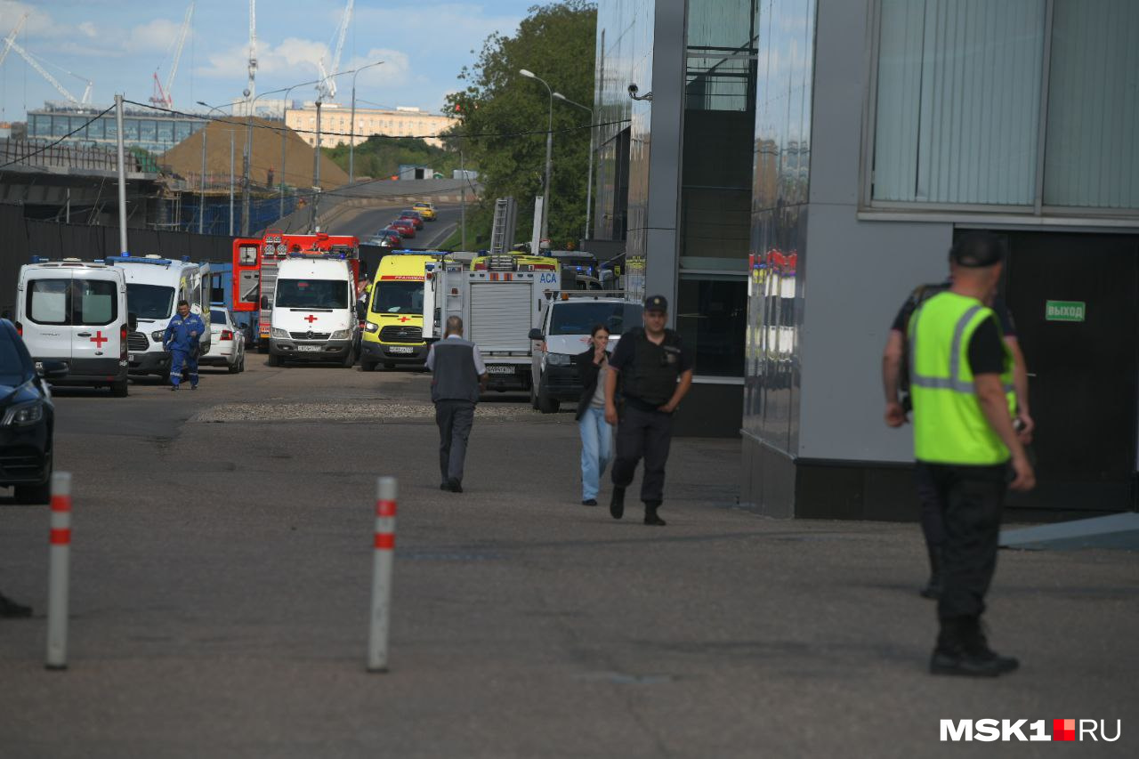 Происшествие в центре. ЧП В торговом центре Москва. ЧП В торговом центре времена года. ТЦ времена года Москва ЧП.