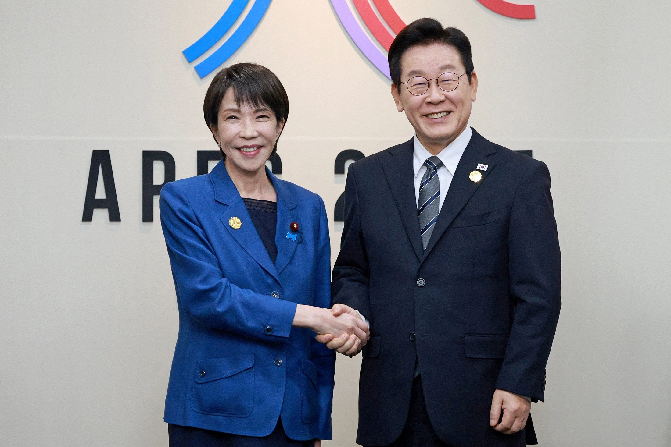  Санаэ Такаити и Ли Чжэ Мён 