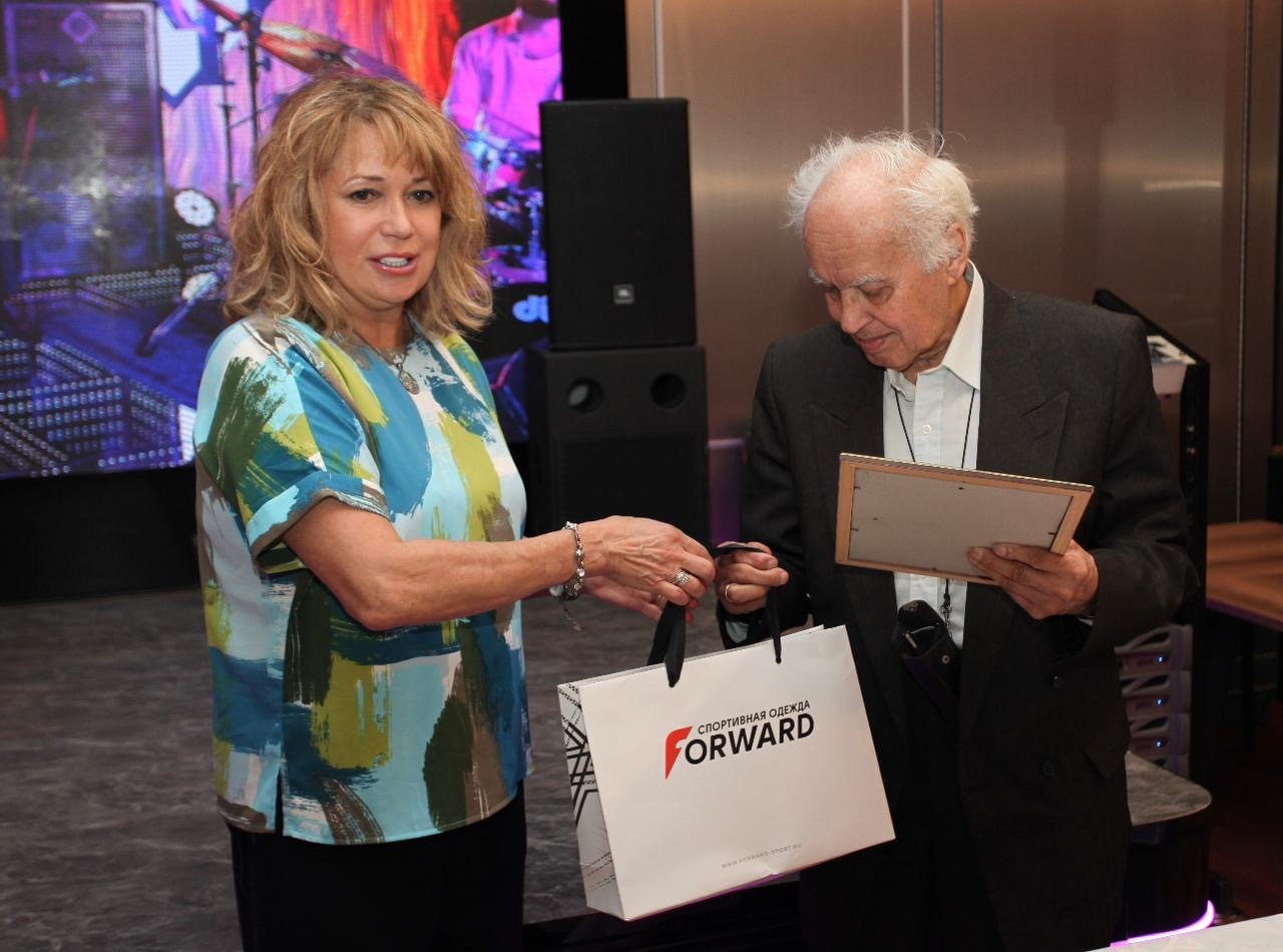 Иоланда Чен и ее отец — Евгений Чен