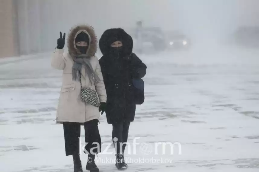 Штормовое предупреждение объявили в трех областях Казахстана