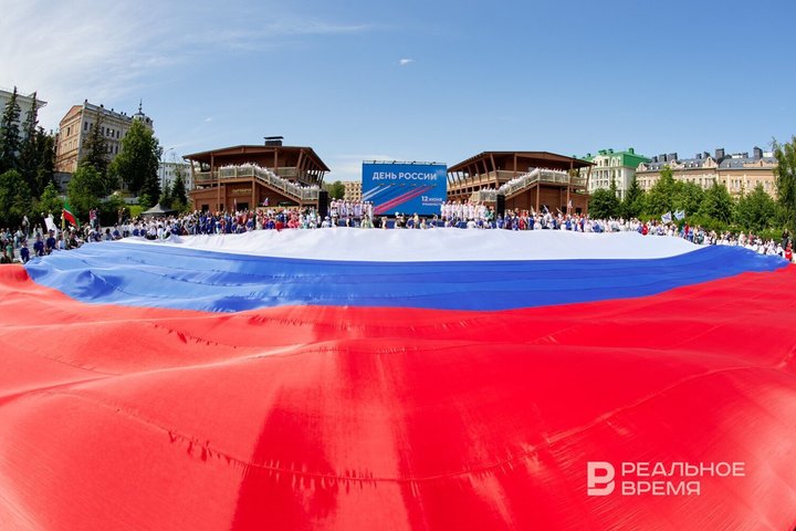 Минниханов поручил достойно отметить День Героев Отечества и День Конституции РФ