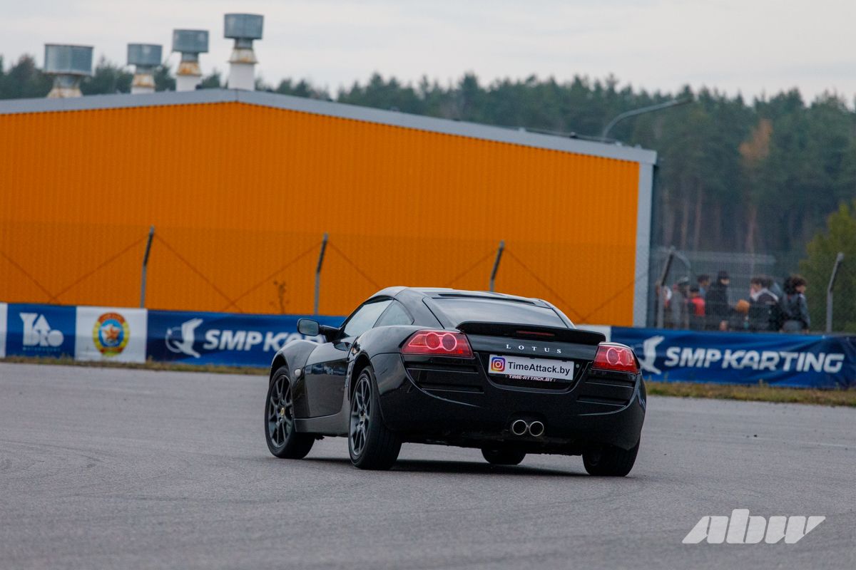 Кто на Boxster, кто на Corvette: смотрите, какие авто приехали на трек-день под Минском