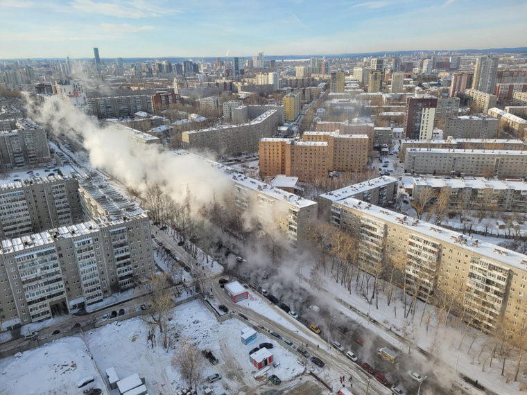 В екатеринбурге отключат. Типичный Екатеринбург. Кипяток станция Екатеринбург. Военная улица Екатеринбург горячая вода.