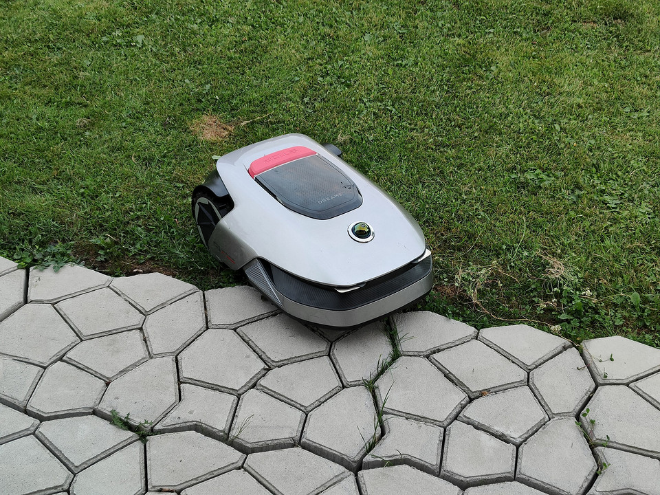 Обзор робота-газонокосилки Dreame Roboticmower A1: спец по травке