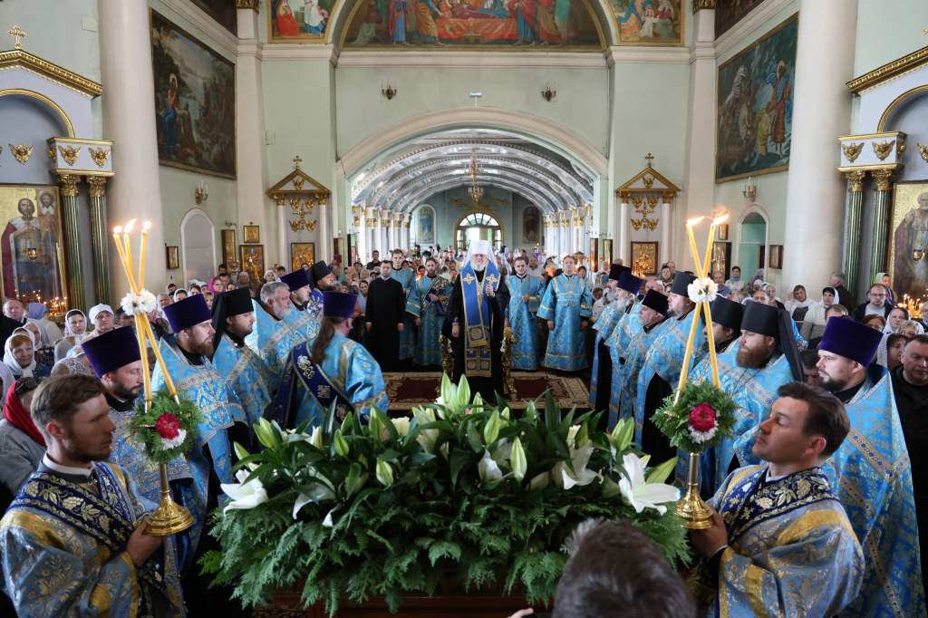 В Курске прошел молебен иконе Божией Матери «Знамение»