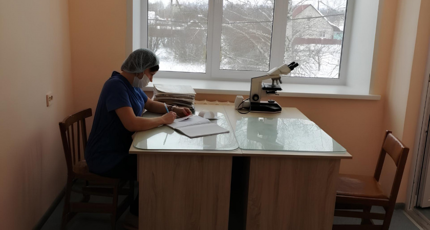 Специалисты закончили ремонт клинико-диагностической лаборатории в Лопатинской больнице 