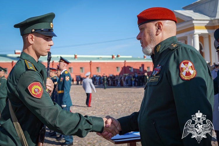 Новгородские первокурсники Военной академии Росгвардии приняли Военную присягу в Санкт-Петербурге