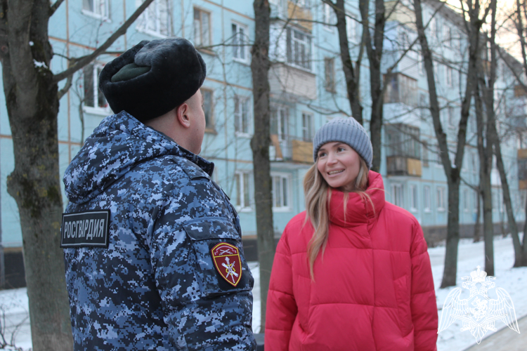 Росгвардейцы побеседовали с вологжанами о Конституции Российской Федерации