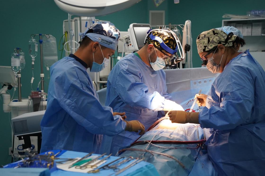 Внезапная остановка сердца на операционном столе может развиться вследствие