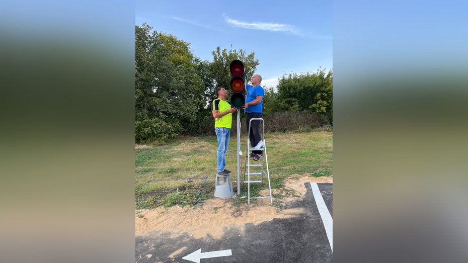 Крутые танцы свинг. Семейная пара би москва. Ютуб танцы. Россошь свинг зона. Белгородские свингеры.