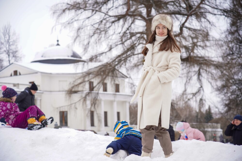 Примет 28 декабря. 28 Февраля последний день зимы. Масленица в Москве. С последним днем зимы. Последний день зимы фото.