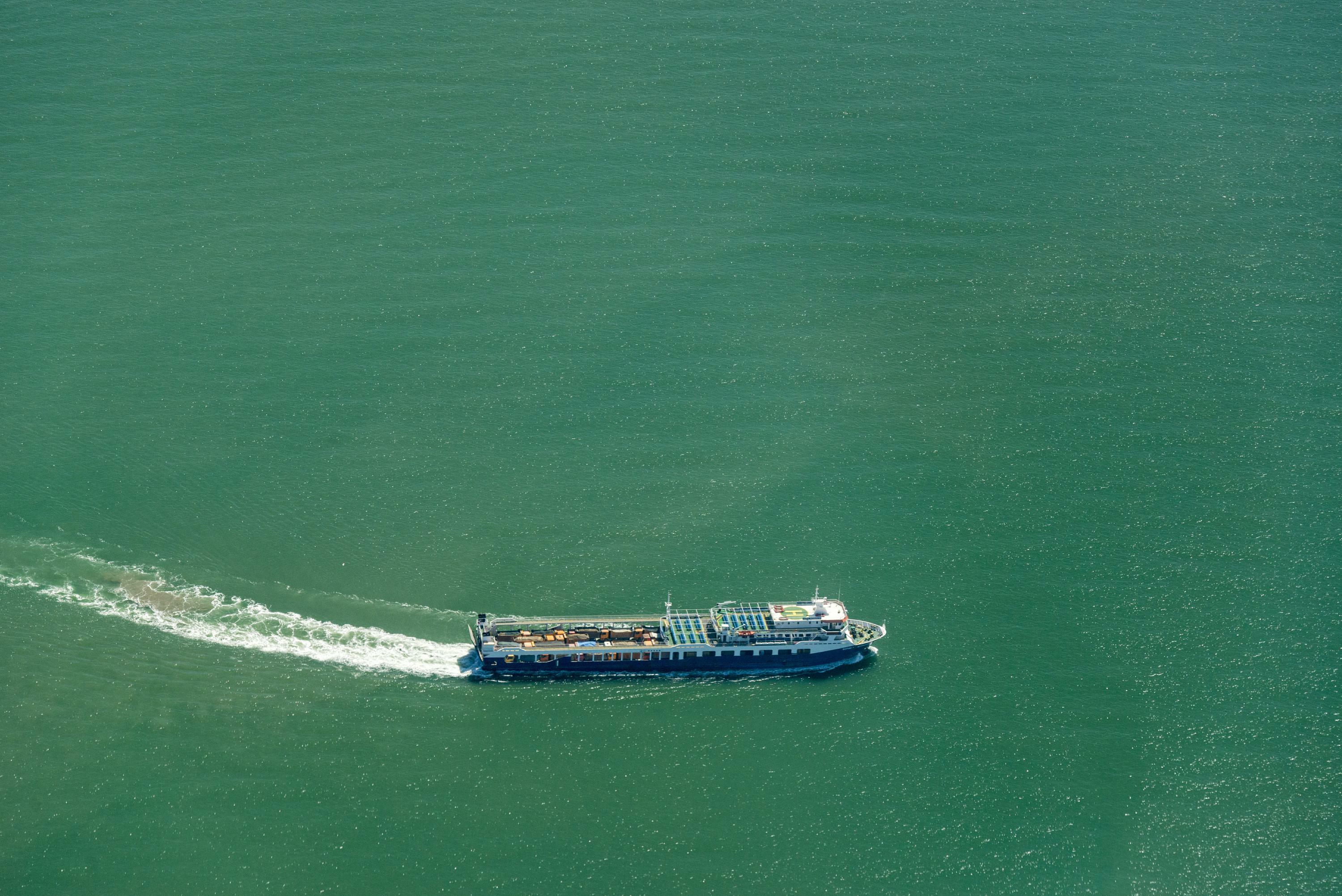 Крымский мост паромная переправа. Паром керченский пролив. Паром затонул в крыму. Tourist ferry. Паром ночь севастополь.