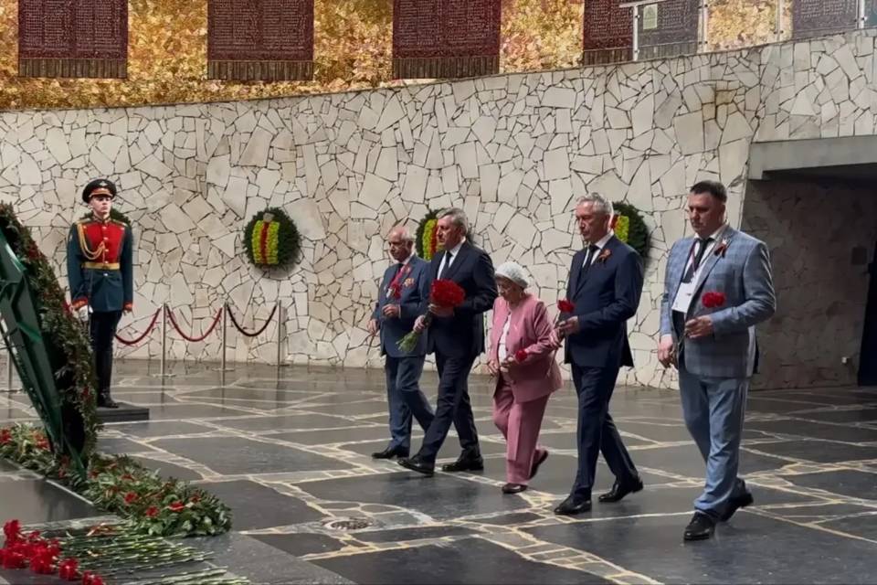 Марченко с участниками форума почтил память защитников Сталинграда