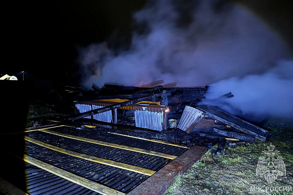 В Ивановской области загорелся частный дом и баня