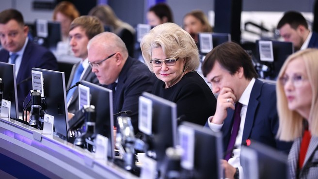 Председатель комитета Государственной Думы по защите семьи, вопросам отцовства, материнства и детства Нина Останина на совещании об итогах летней оздоровительной кампании 2025 года