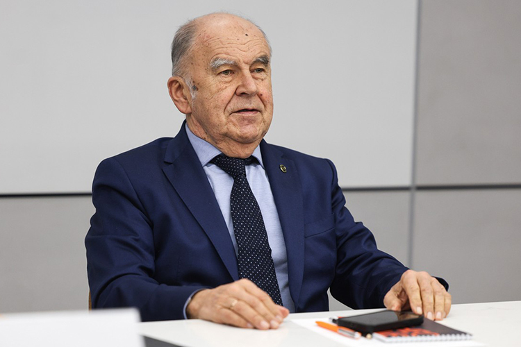 Шамиль Агеев: «Необходимо усилить внимание к школе. Факт в том, что из школы сегодня выходит поколение неподготовленное и физически, и, к сожалению, духовно»