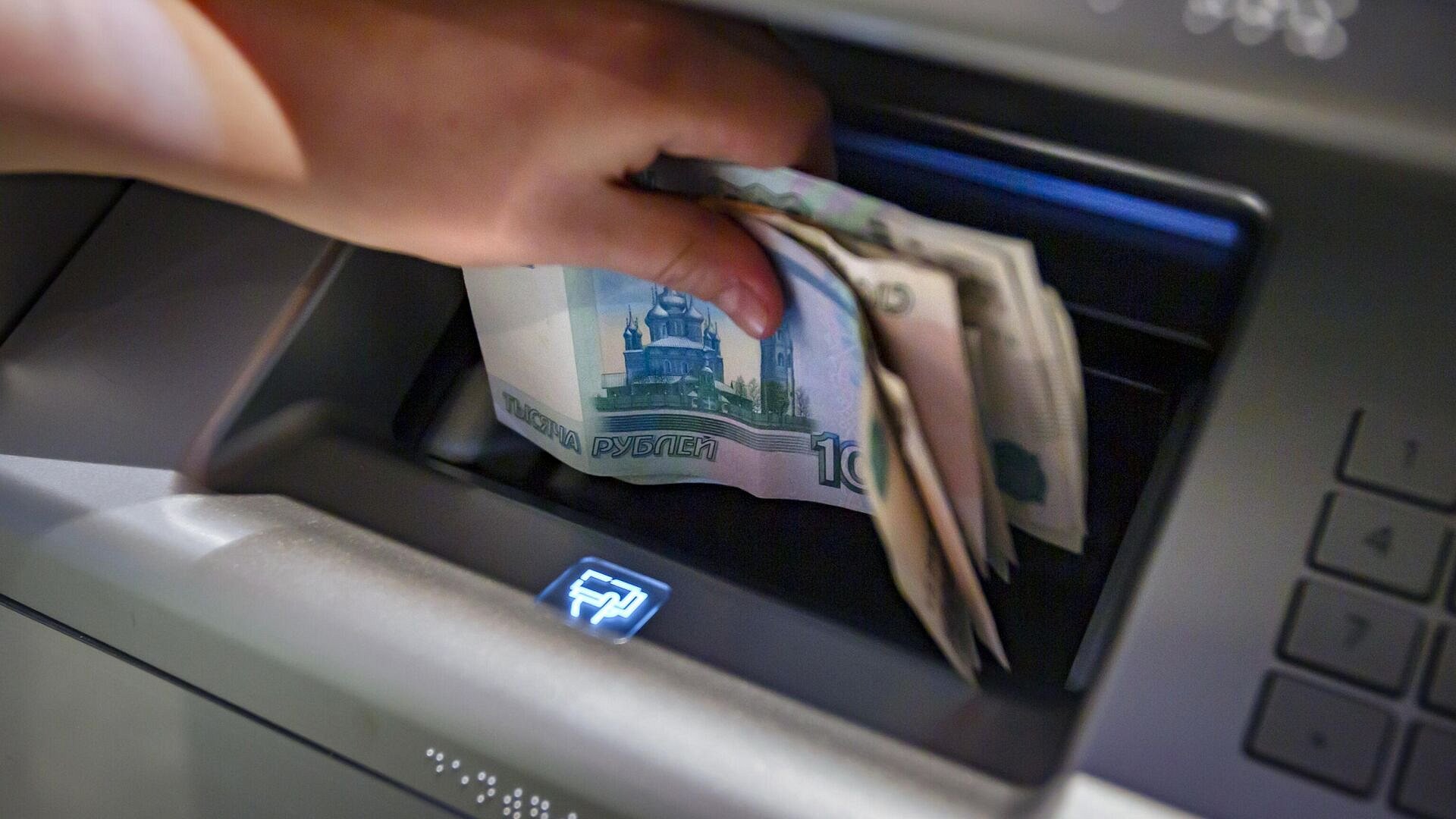 Россиянам рассказали, почему банкомат может не принимать купюры