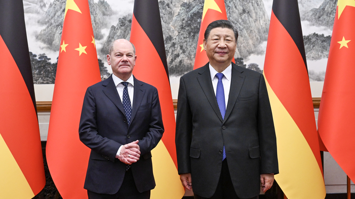Европейцы подшутили над Шольцем в Китае: Удачи, канцлер, повеселите Си