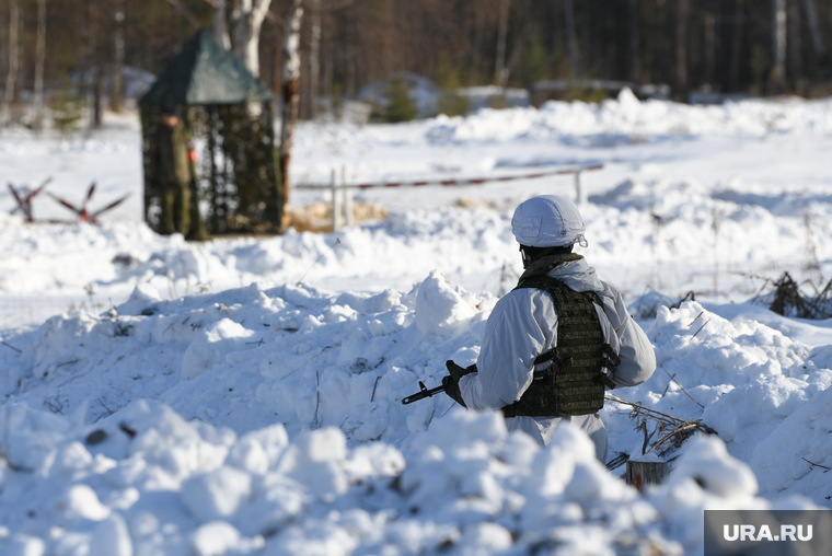 Обучение и досуг военнослужащих на Свердловском полигоне и в 32-м военном городке. Екатеринбург, зима, военные, окоп, солдат, сво