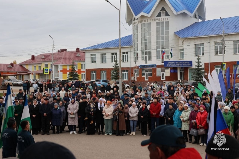 Сотрудники МЧС России простились с погибшим на СВО товарищем Булатом Хисамовым