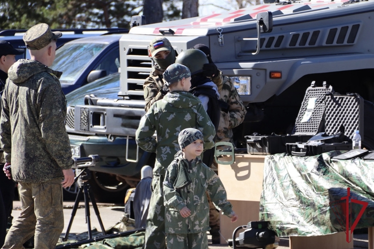 Росгвардия в Амурской области приняла участие в Военно-техническом форуме